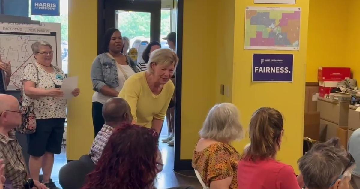 Tammy Baldwin, Patty Murray host North side canvassing event